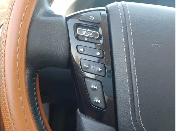 Car image 25