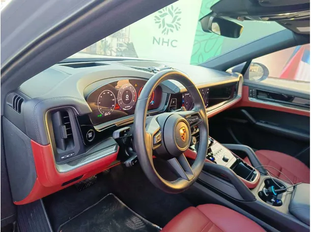 Car image 16