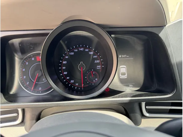 Car image 19