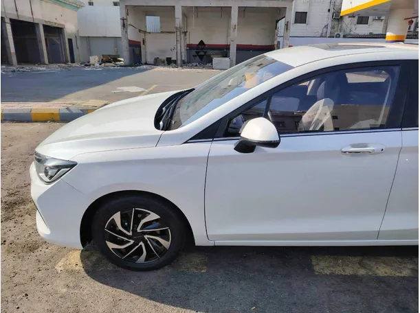 Car image 9