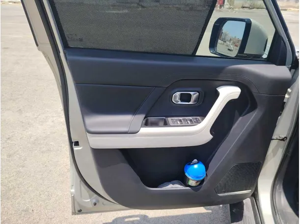 Car image 17