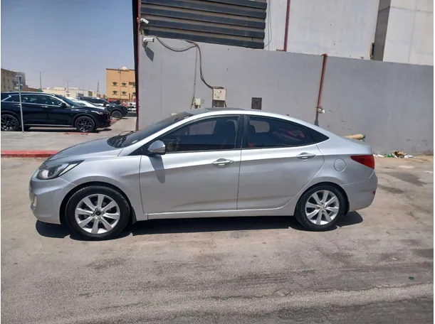 Car image 8