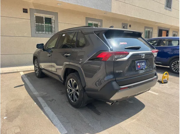 Car image 7