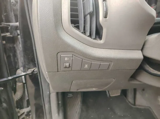 Car image 35