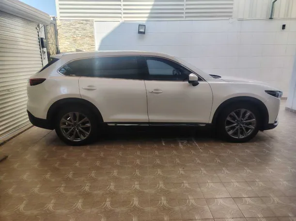 Car image 4