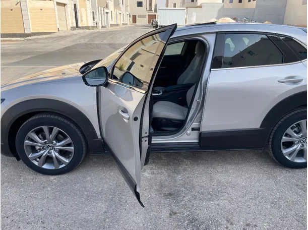 Car image 12