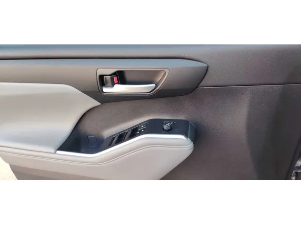 Car image 27
