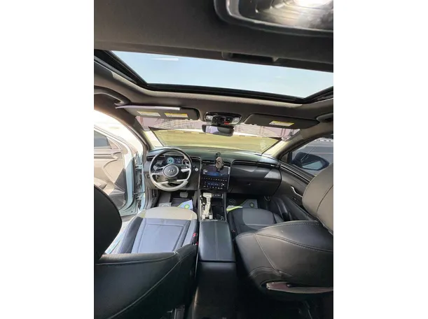 Car image 16