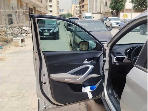 Car image 13