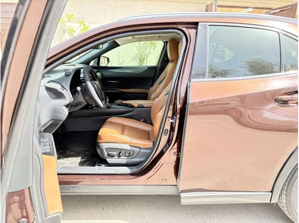 Car image 11