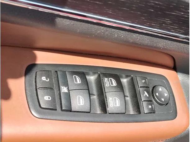 Car image 32