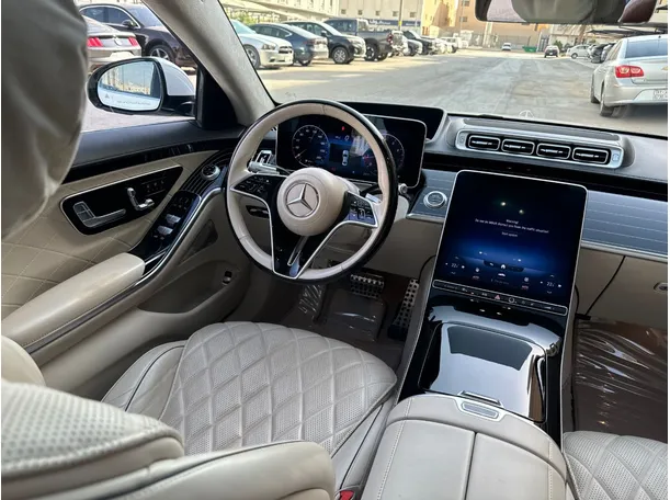 Car image 19