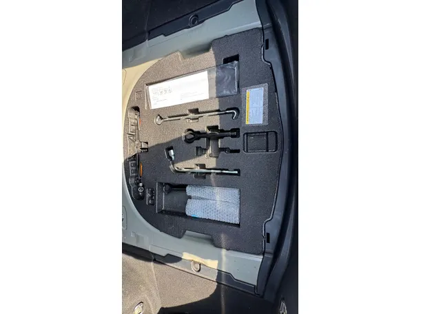 Car image 26