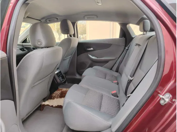Car image 19
