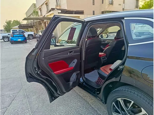 Car image 16
