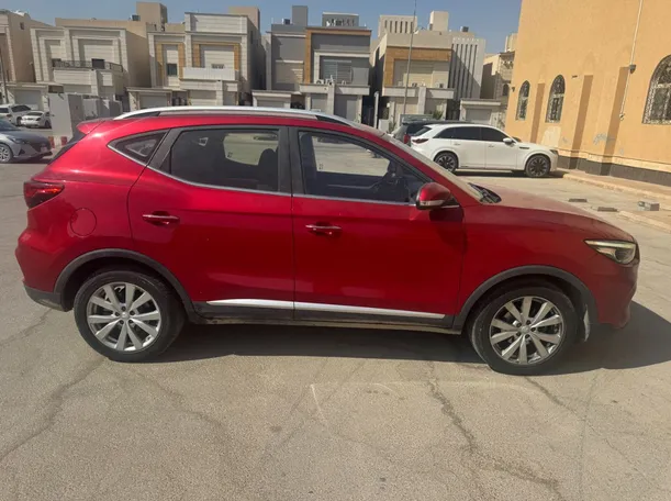 Car image 4