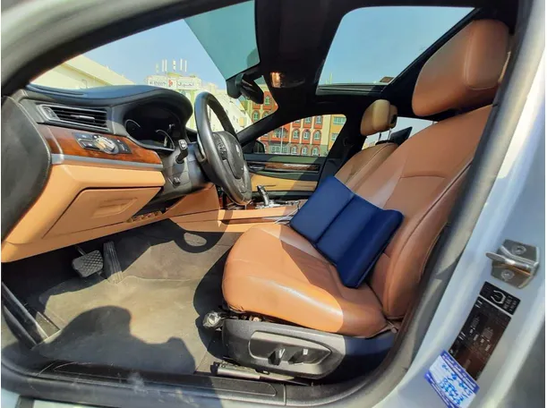 Car image 12