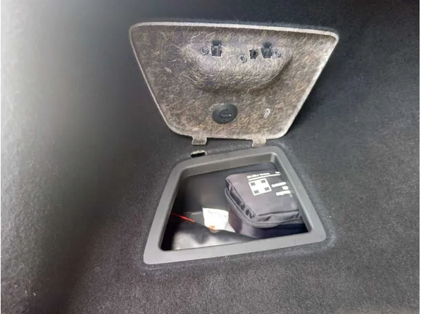 Car image 37