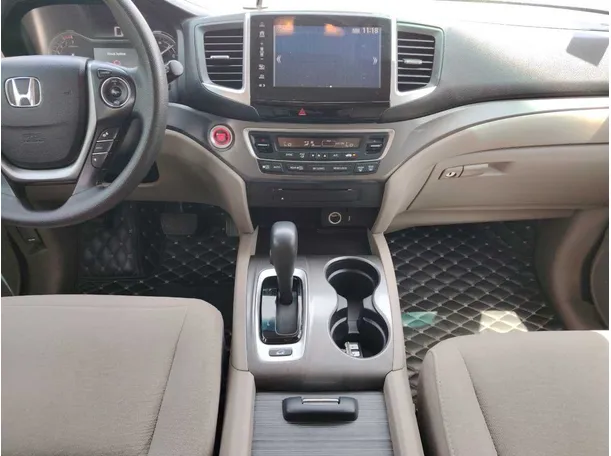 Car image 19
