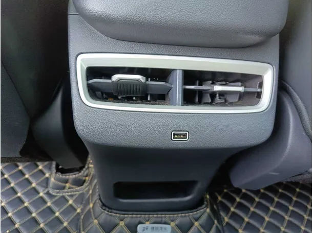 Car image 33