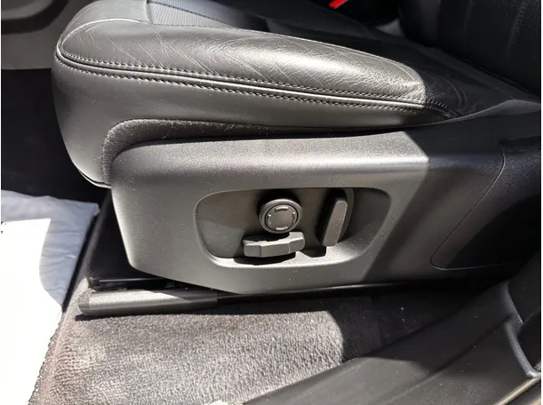 Car image 28