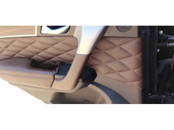 Car image 29