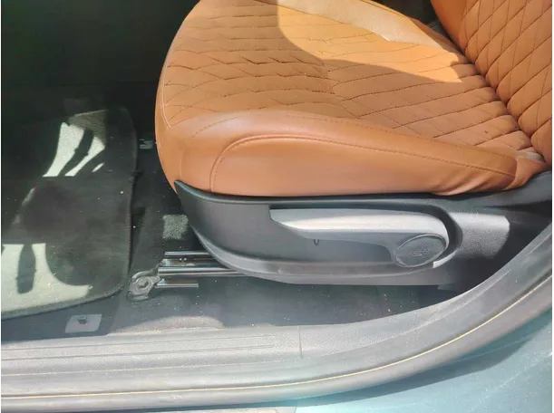 Car image 39
