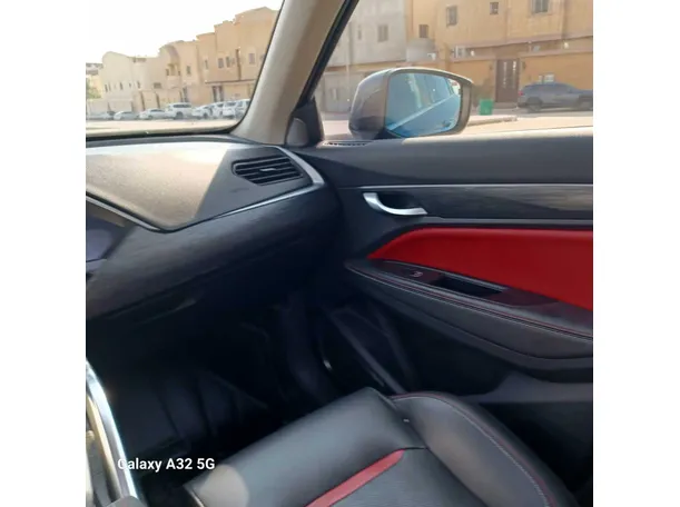 Car image 23