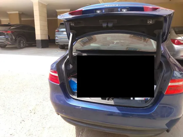 Car image 27