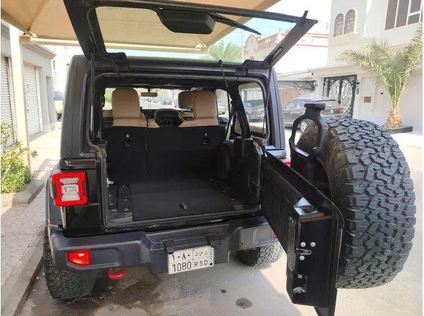 Car image 30