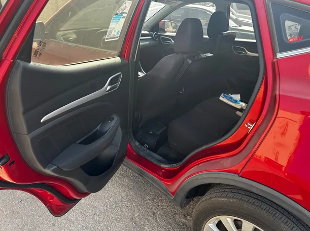 Car image 13