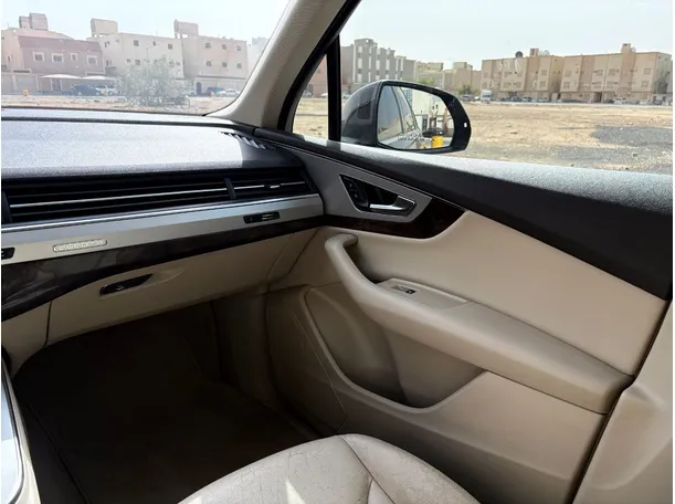 Car image 26