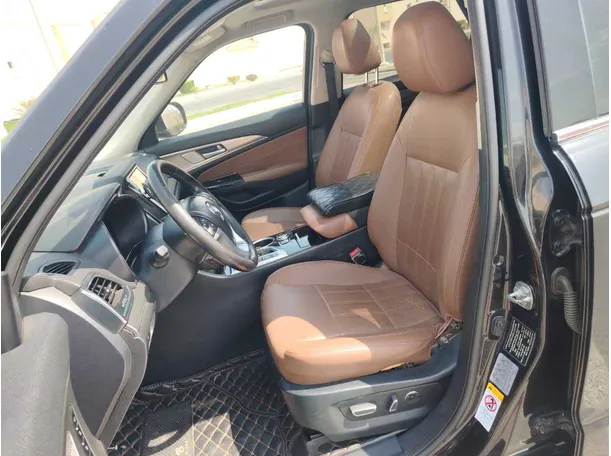 Car image 12