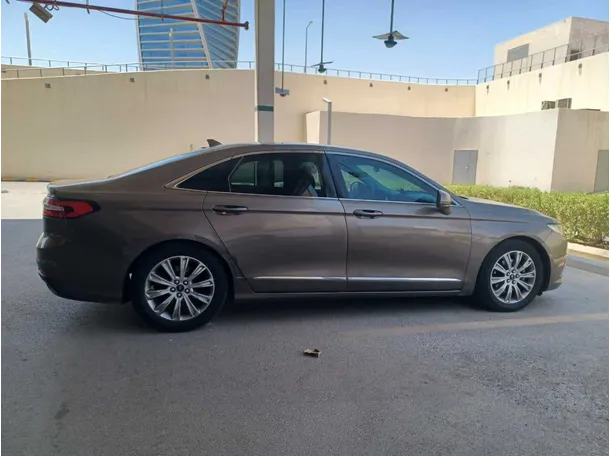 Car image 4