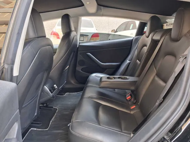 Car image 13
