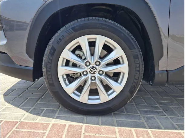 Car image 9