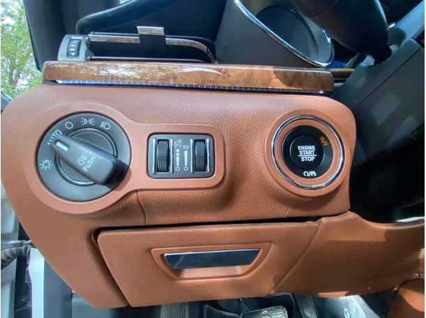 Car image 26