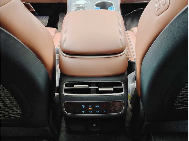Car image 34