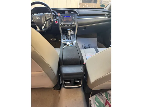 Car image 18