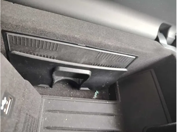 Car image 33