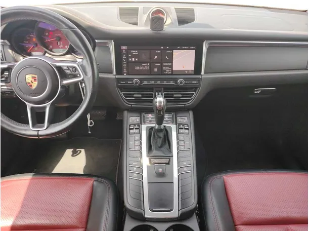 Car image 18