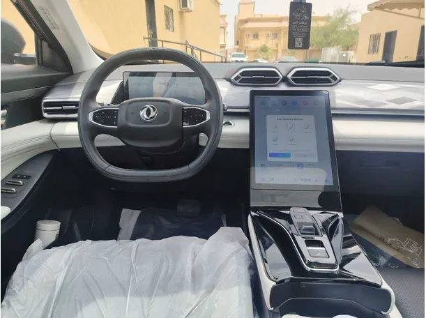 Car image 19