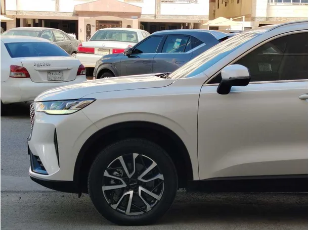 Car image 9