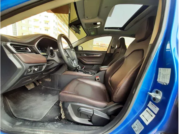 Car image 12