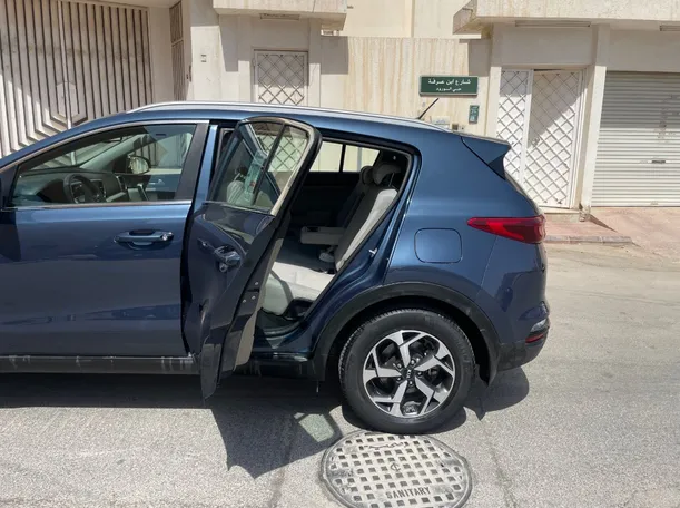 Car image 15