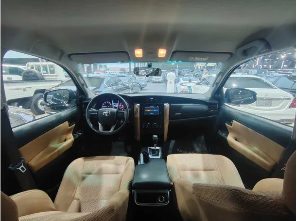 Car image 16