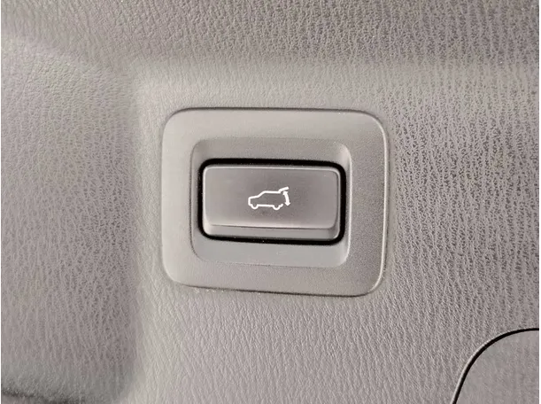 Car image 39