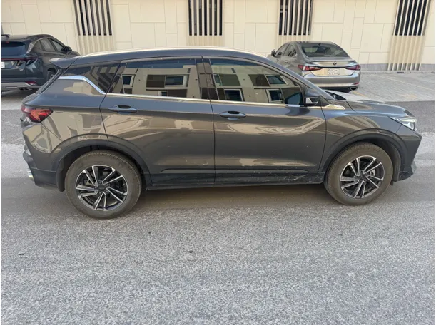 Car image 4