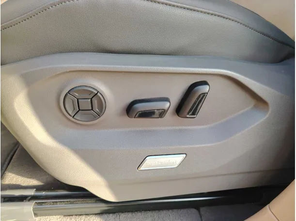 Car image 40