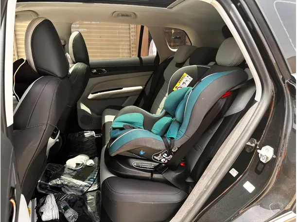 Car image 14